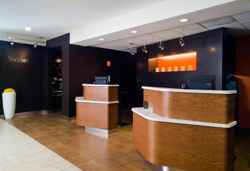 هتل Courtyard By Marriott Fresno
