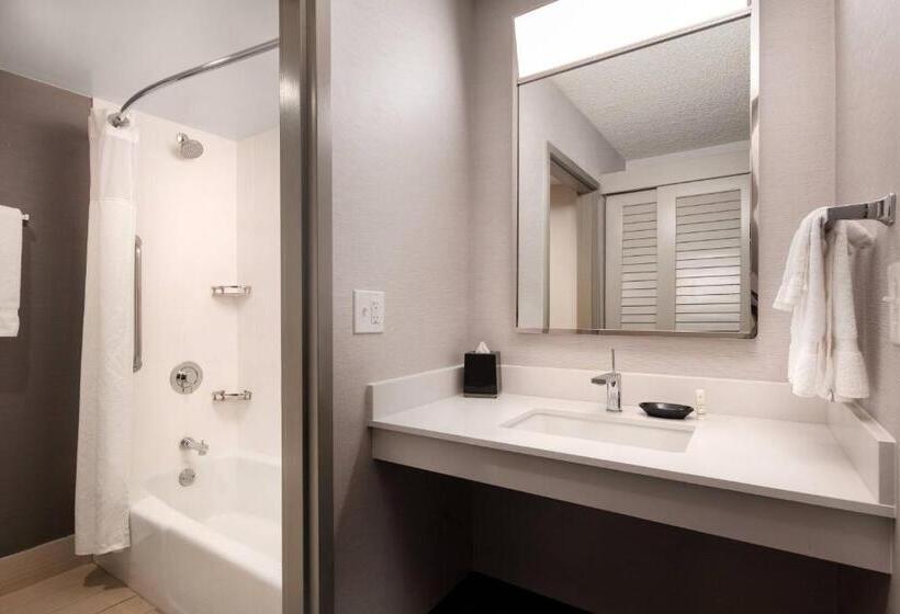 هتل Courtyard By Marriott Fresno