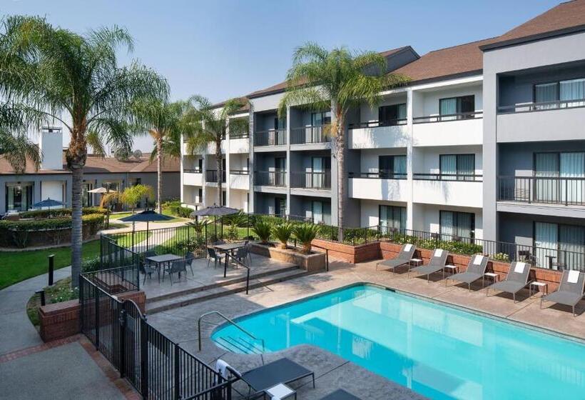 هتل Courtyard By Marriott Fresno