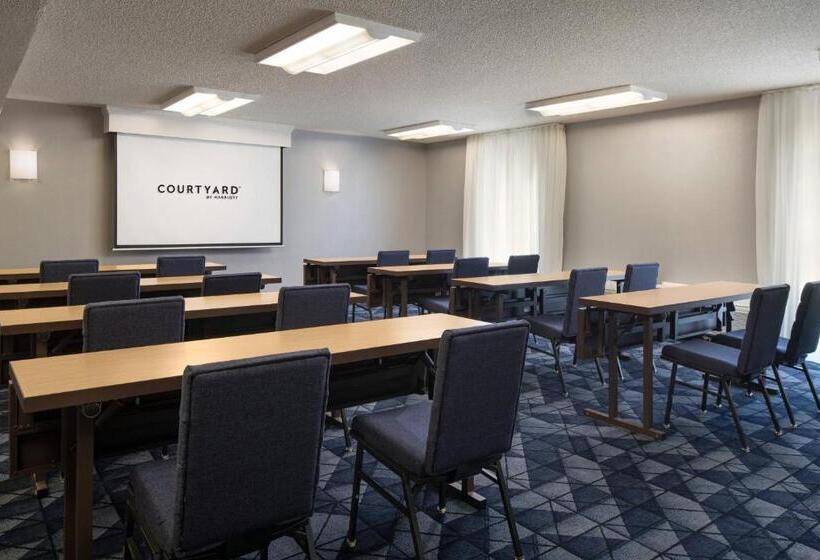 هتل Courtyard By Marriott Fresno