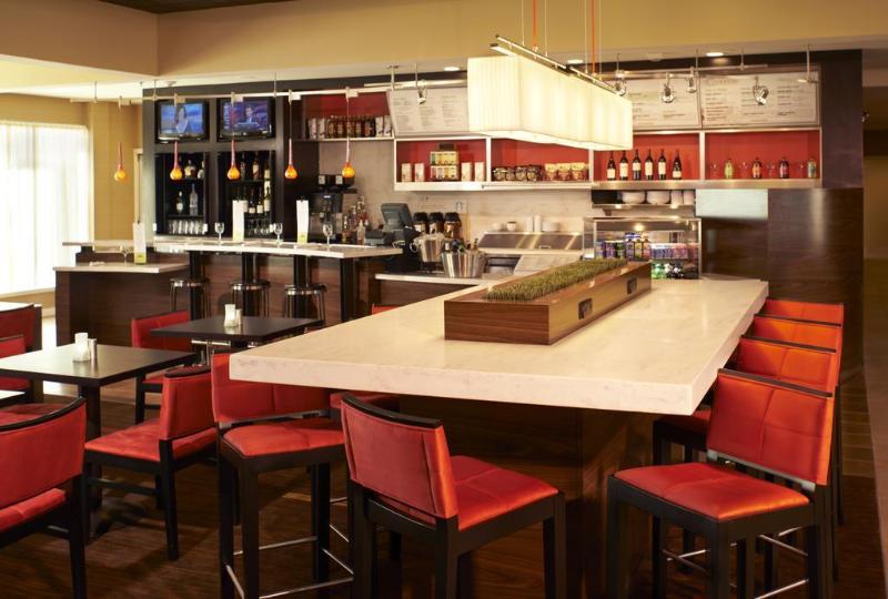 فندق Courtyard By Marriott Indianapolis Castleton