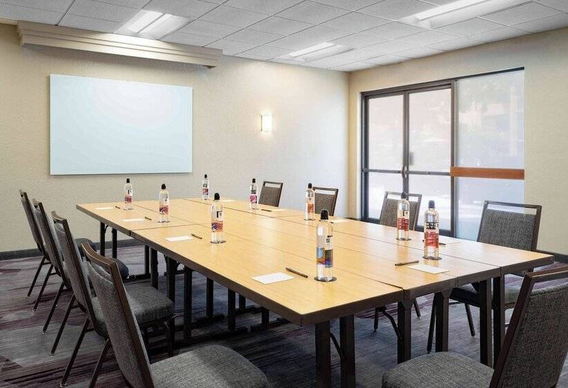 هتل Courtyard Miami Airport West Doral