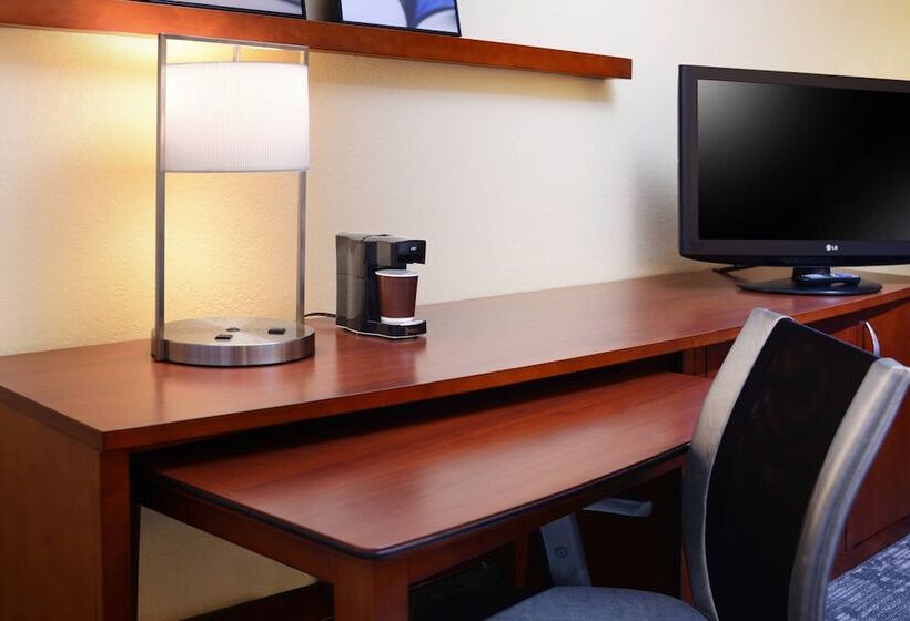 هتل Courtyard By Marriott Oklahoma City Airport