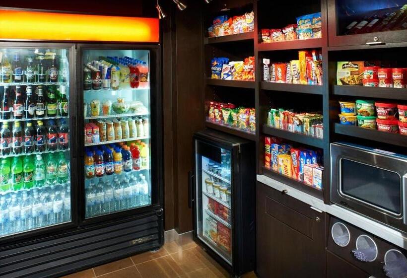 فندق Courtyard St. Louis Creve Coeur