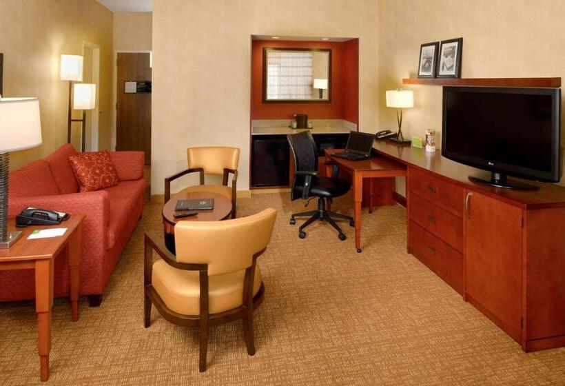 فندق Courtyard St. Louis Creve Coeur