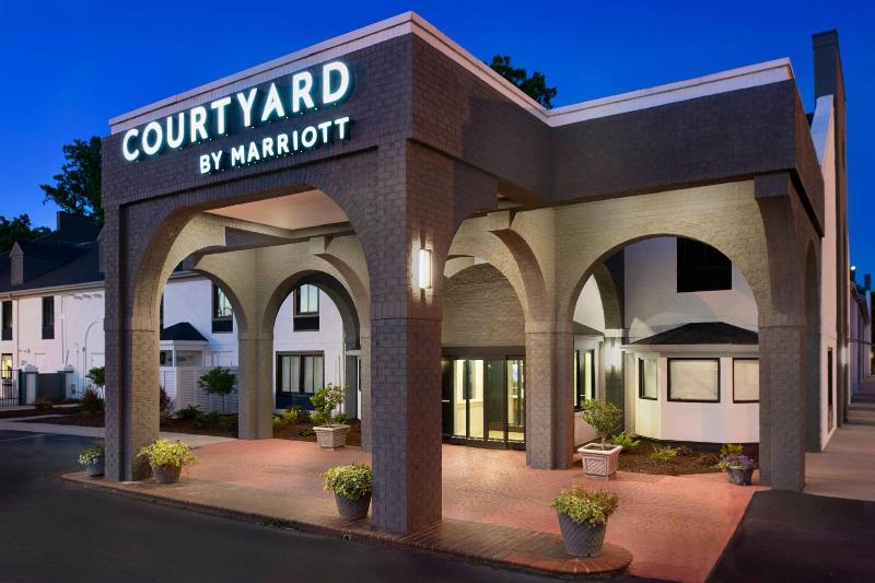 בית מלון כפרי Courtyard Winstonsalem University