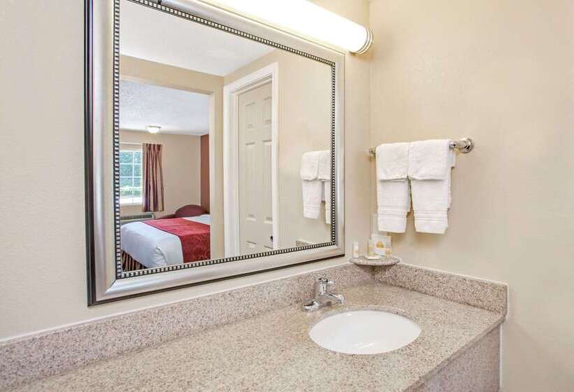هتل Days Inn By Wyndham Canton