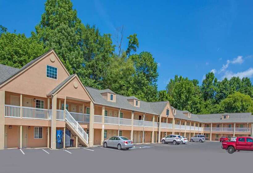 هتل Days Inn By Wyndham Canton