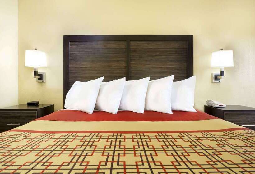 هتل Days Inn By Wyndham Columbus North Fort Moore