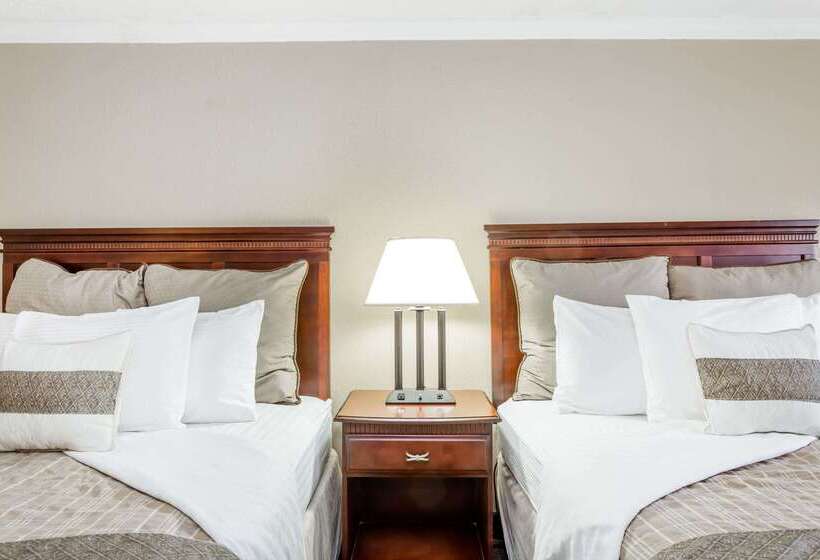 هتل Days Inn By Wyndham Destin
