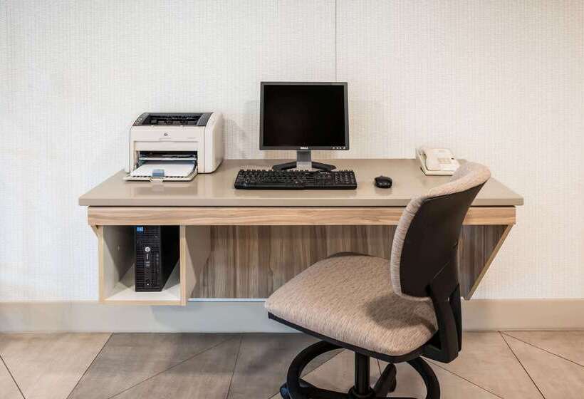 هتل Days Inn & Suites By Wyndham Duluth By The Mall