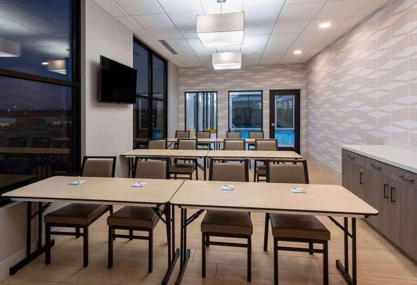 هتل Days Inn & Suites By Wyndham Duluth By The Mall