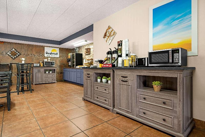 هتل Days Inn By Wyndham Fort Collins