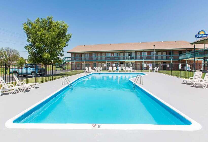 Отель Days Inn By Wyndham Hays