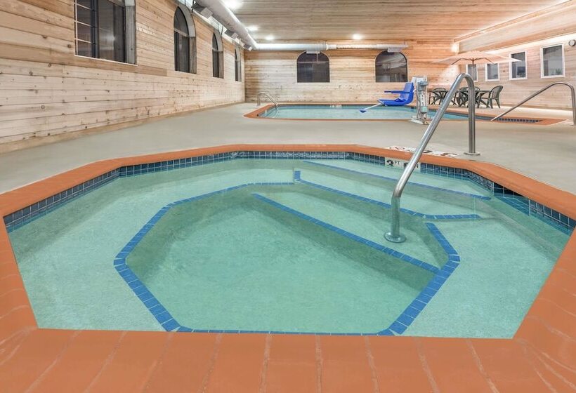בית מלון כפרי Days Inn By Wyndham Iron Mountain