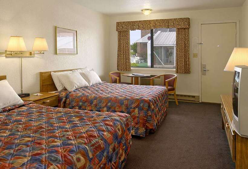 هتل Days Inn By Wyndham Mackinaw City  Lakeview