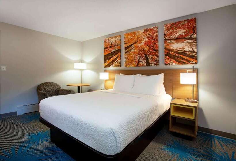 هتل Days Inn By Wyndham Marquette