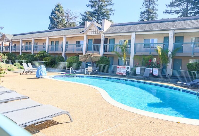 فندق Days Inn By Wyndham Redwood City