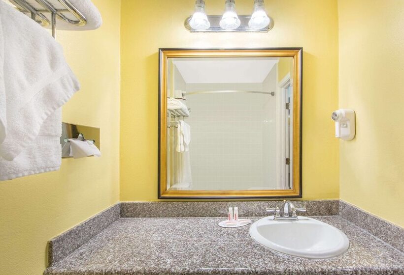 فندق Days Inn By Wyndham Redwood City