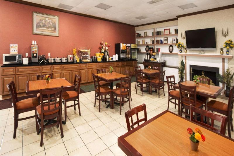 هتل Days Inn By Wyndham Rome Downtown