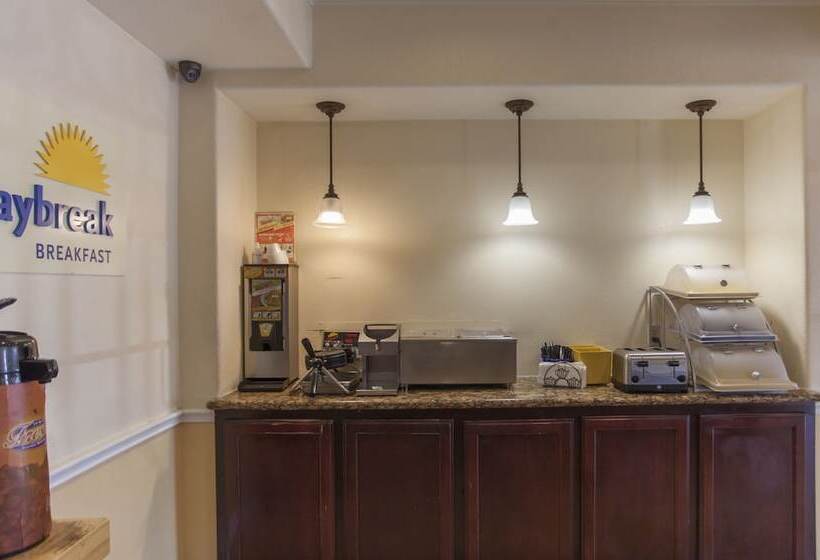 فندق Days Inn By Wyndham Shenandoah