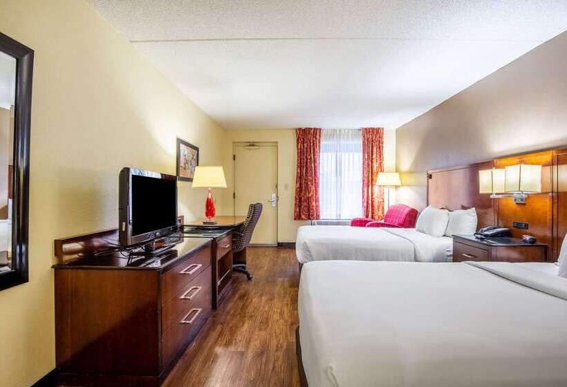 هتل Econo Lodge Naval Station Norfolk