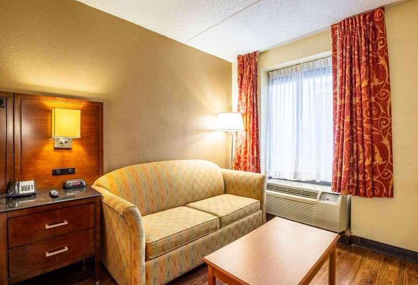 هتل Econo Lodge Naval Station Norfolk