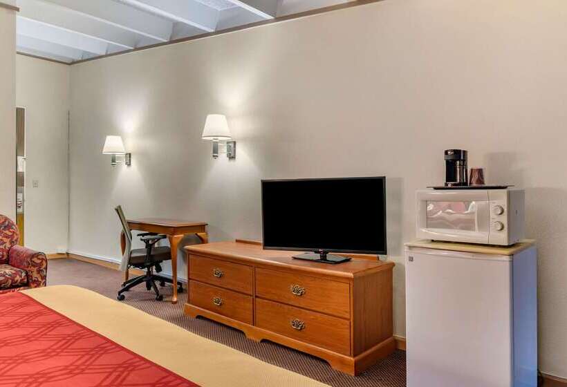 Отель Econo Lodge   Perry National Fair Ground Area