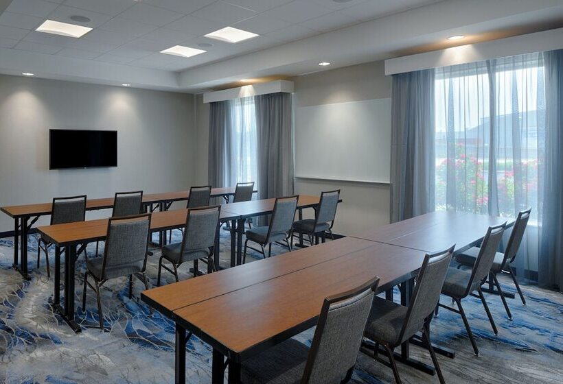 هتل Fairfield Inn & Suites By Marriott Columbus Airport