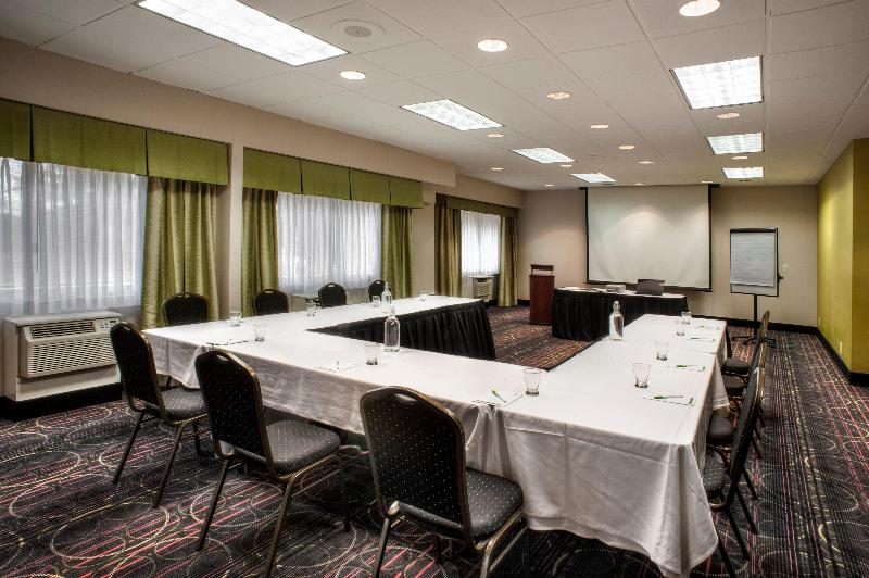 בית מלון כפרי Inn At Fox Chase   Bw Premier Collection