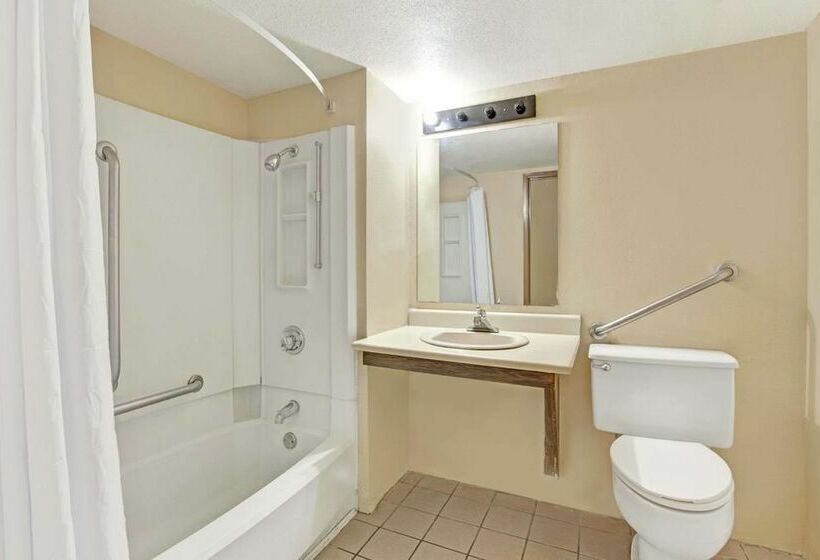 ホテル Monte Carlo Inn