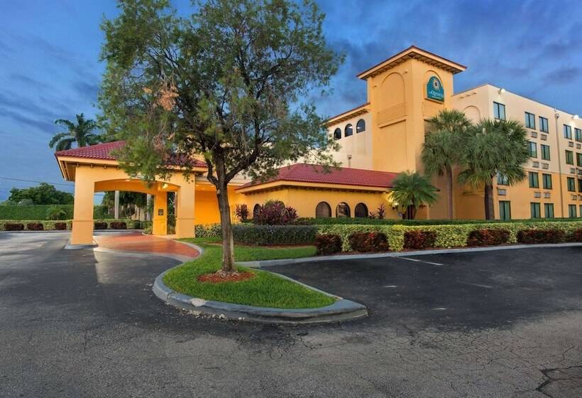 هتل La Quinta By Wyndham Ft Lauderdale Cypress Creek