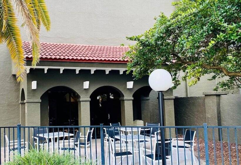 هتل La Quinta By Wyndham Ft Lauderdale Cypress Creek