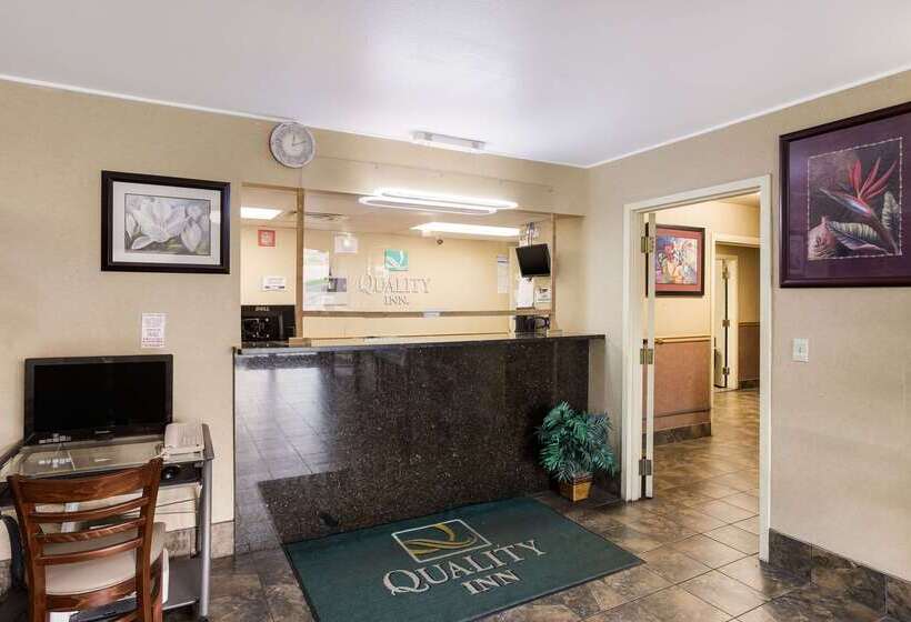 בית מלון כפרי Quality Inn Airport