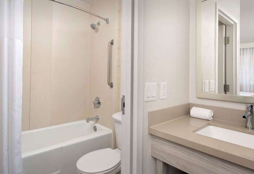 בית מלון כפרי Quality Inn Atlantic Beachmayo Clinic Jax Area