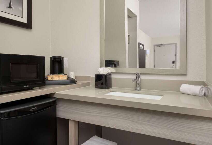 בית מלון כפרי Quality Inn Atlantic Beachmayo Clinic Jax Area