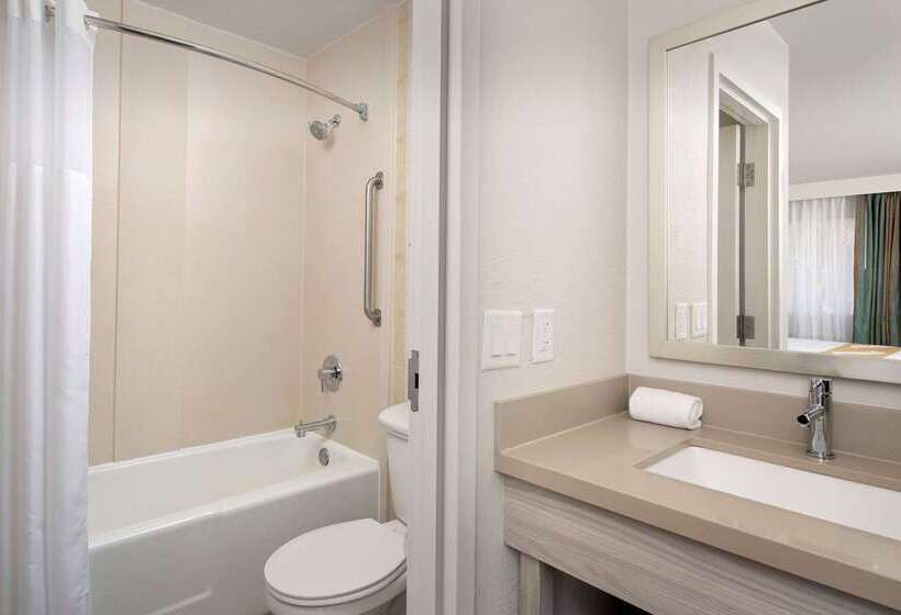 בית מלון כפרי Quality Inn Atlantic Beachmayo Clinic Jax Area