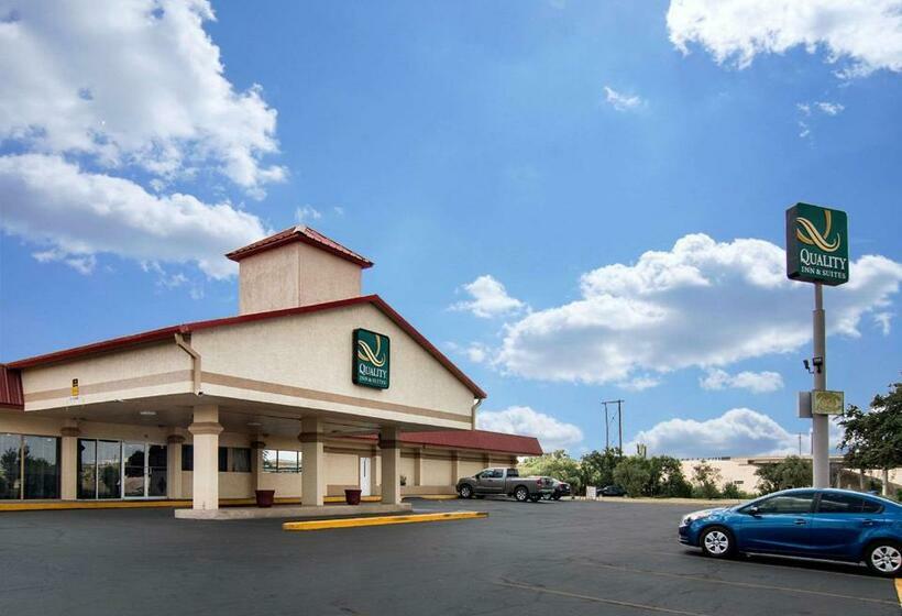 호텔 Quality Inn & Suites