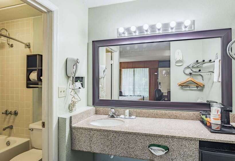 هتل Quality Inn Columbus Near Fort Moore