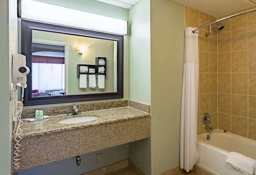 هتل Quality Inn Columbus Near Fort Moore