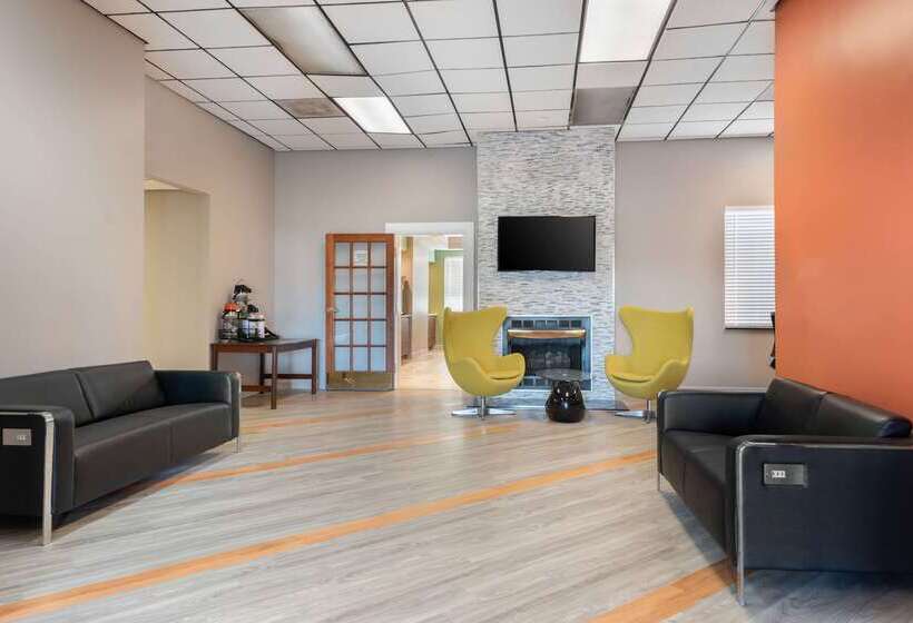 Отель Quality Inn