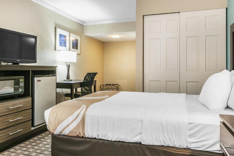 호텔 Quality Inn