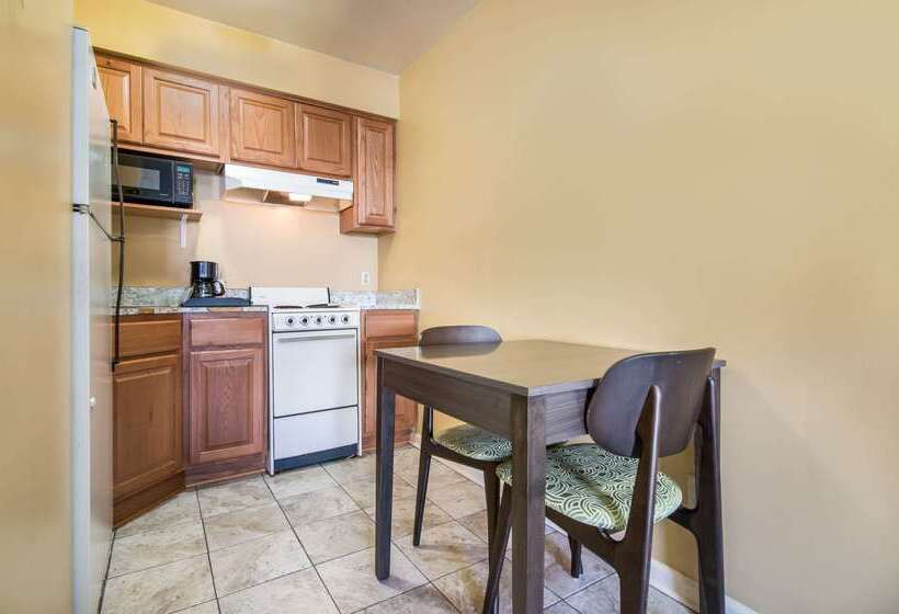 هتل Quality Inn Little Creek