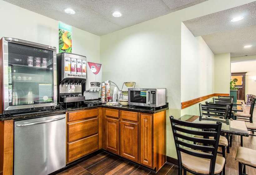 酒店 La Casa Inn & Suites Middleboro