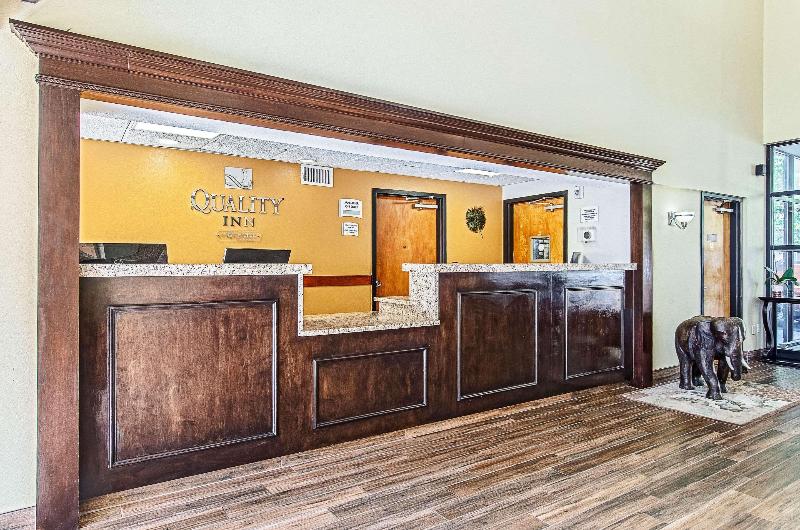 酒店 La Casa Inn & Suites Middleboro