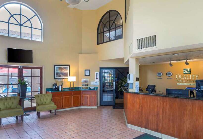 هتل Quality Inn & Suites Camarillooxnard