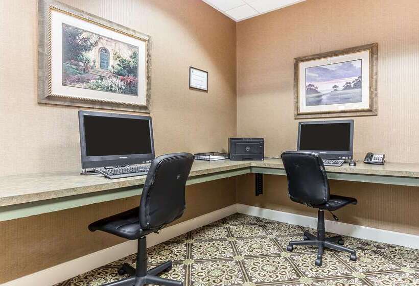 ホテル Quality Inn & Suites