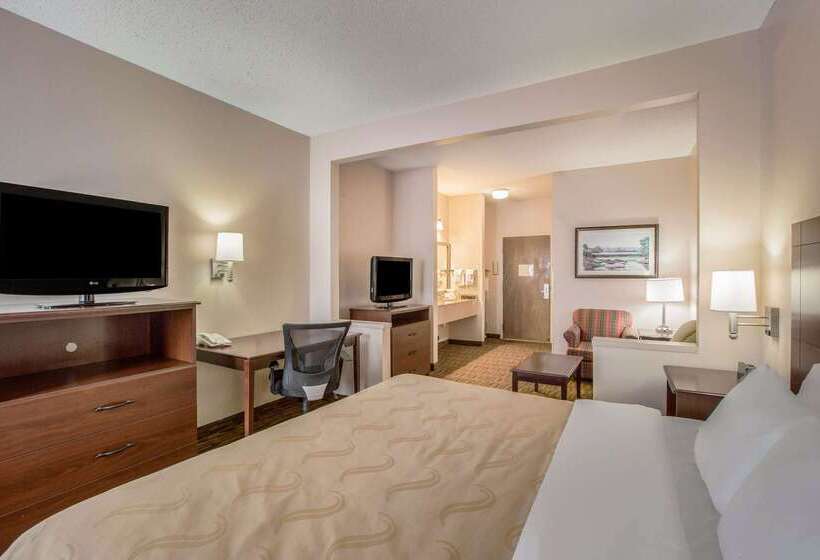 هتل Quality Inn & Suites Lawrence University Area