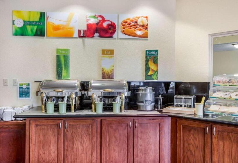 هتل Quality Inn & Suites Lawrence University Area