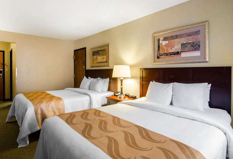 Отель Quality Inn